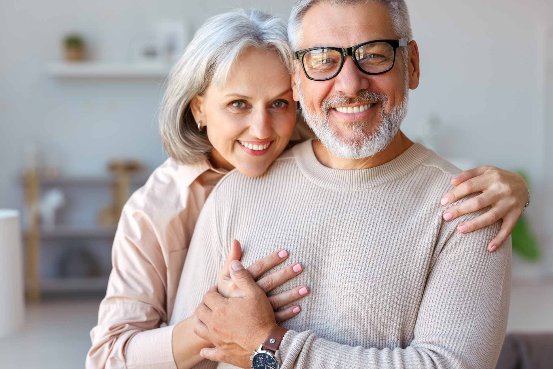 Close-up-of-beautiful-smiling-senior-couple