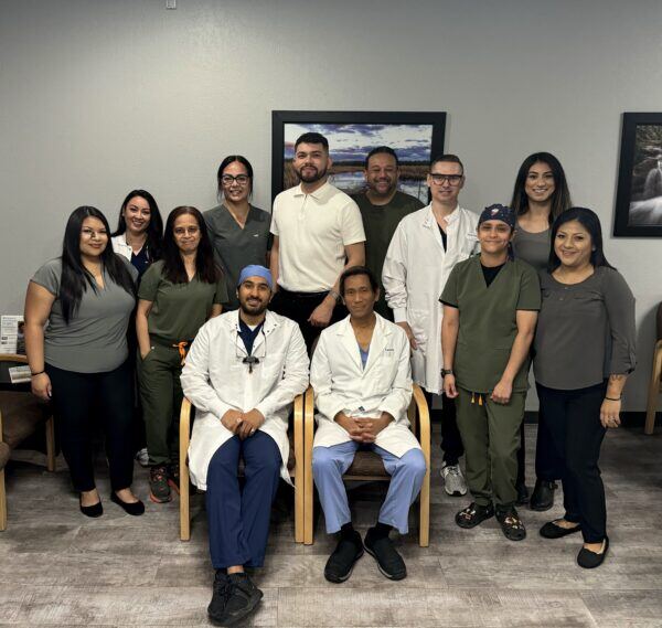 Desert-dental-team-photo-600x569