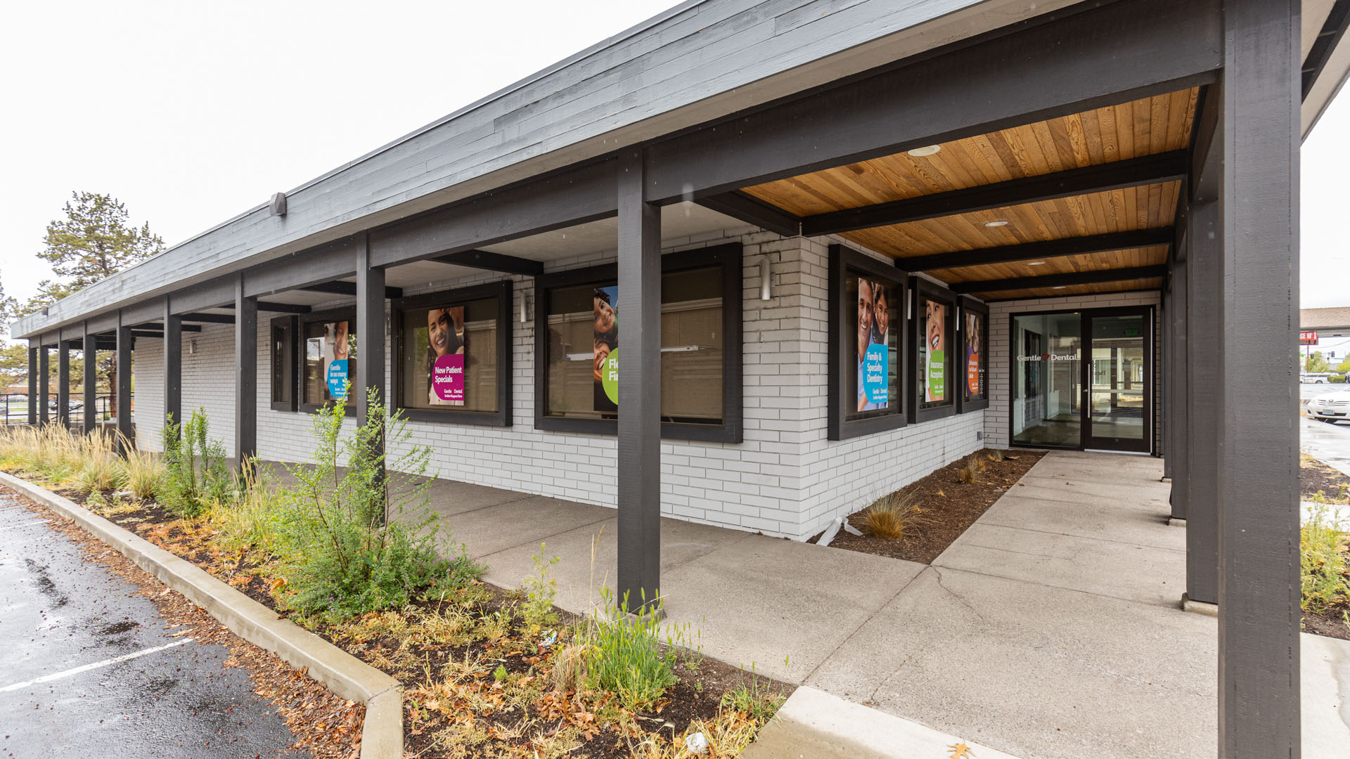 dental-office-entrance_Wilsonville-optimized