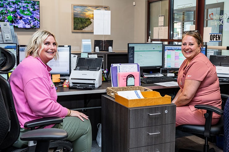 dental-clinic-reception-area-team-photo_Gentle-Dental-Grants-Pass