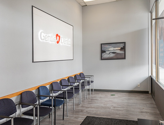 dental-care-office-waiting-area_Gentle-Dental-Hawyard(1)