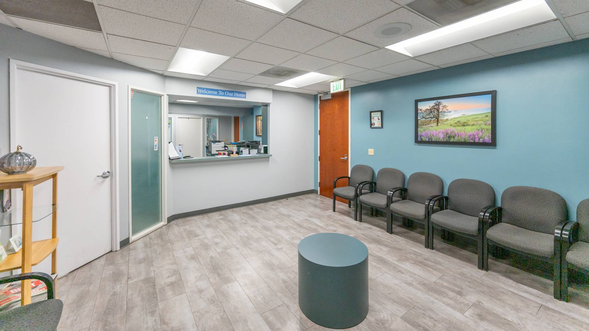 dental-care-office-waiting-area_Gentle-Dental-Grossmont(1)