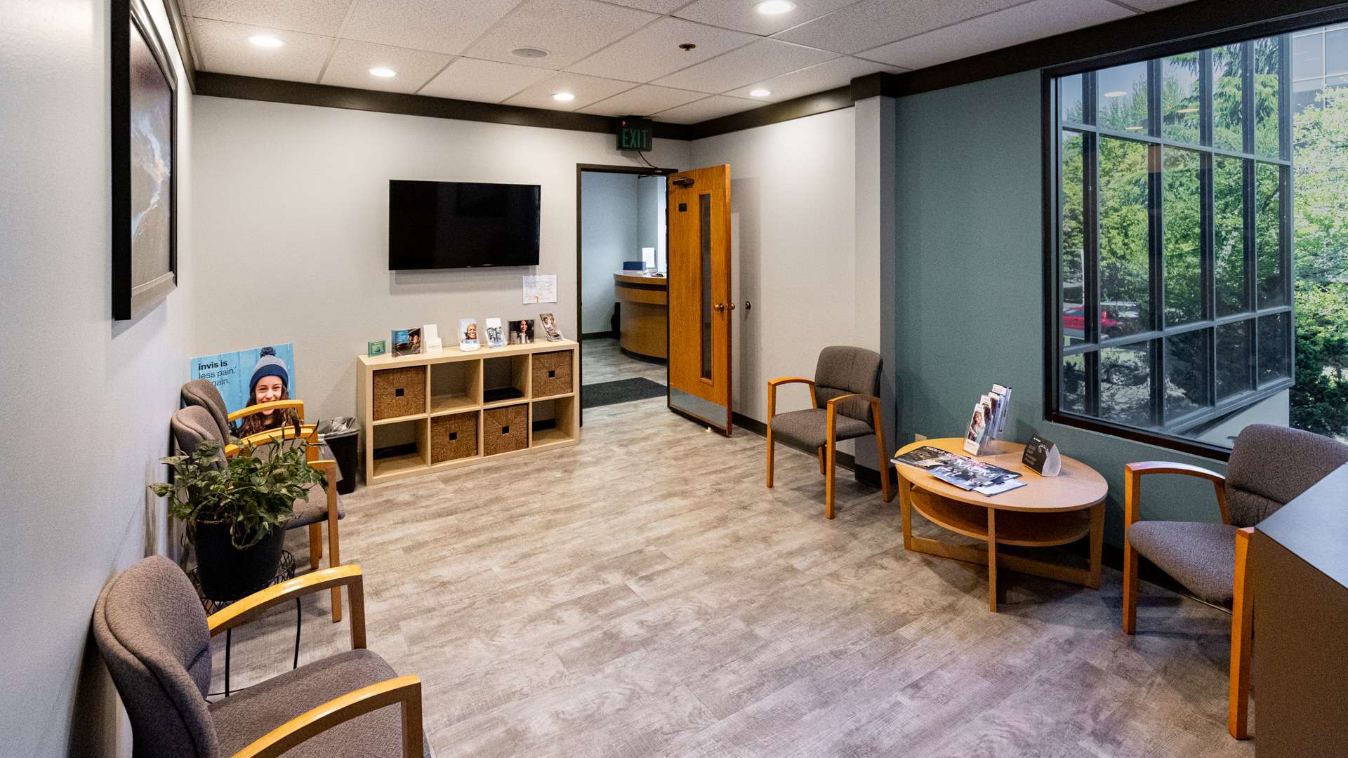 dental-care-office-waiting-area_Gentle-Dental-Valley-River(1)