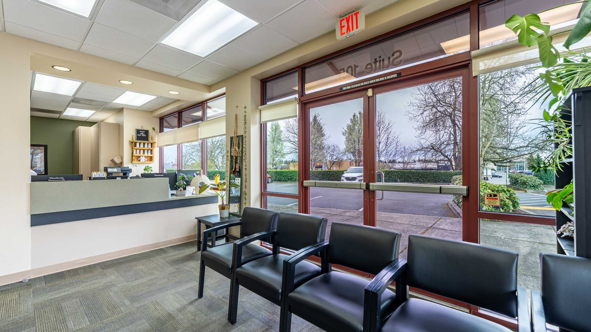 dental-care-office-waiting-area_Gentle-Dental-Vancouver-Mall(1)