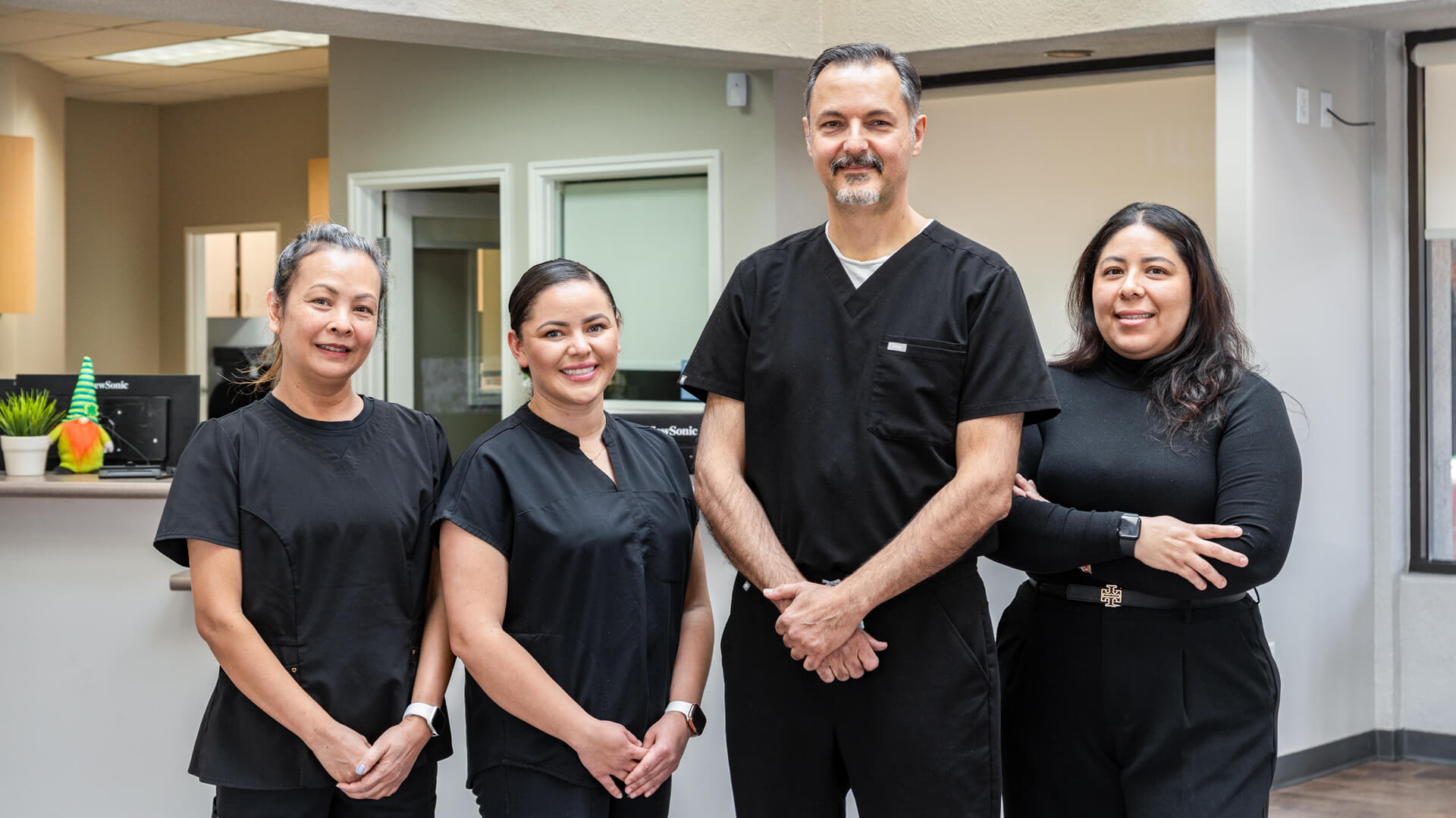 dental-care-team-photo_Gentle-Dental-Costa-Mesa