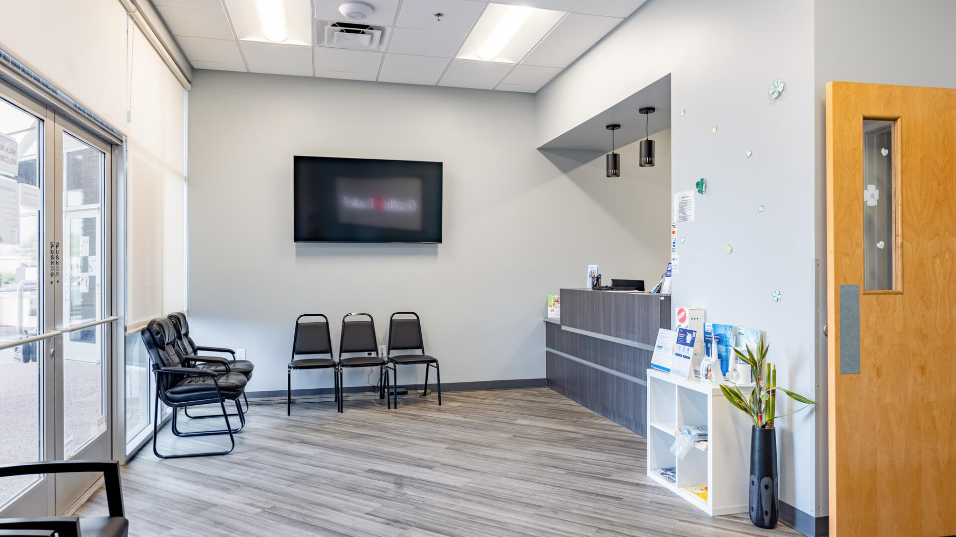 dental-clinic-reception-area_Gentle-Dental-Ahwatukee(1)