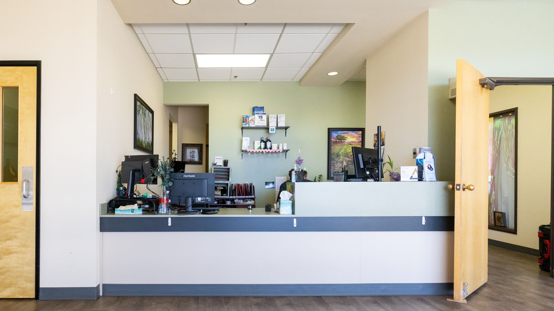 dental-clinic-reception-area_Gentle-Dental-Cornell-Center