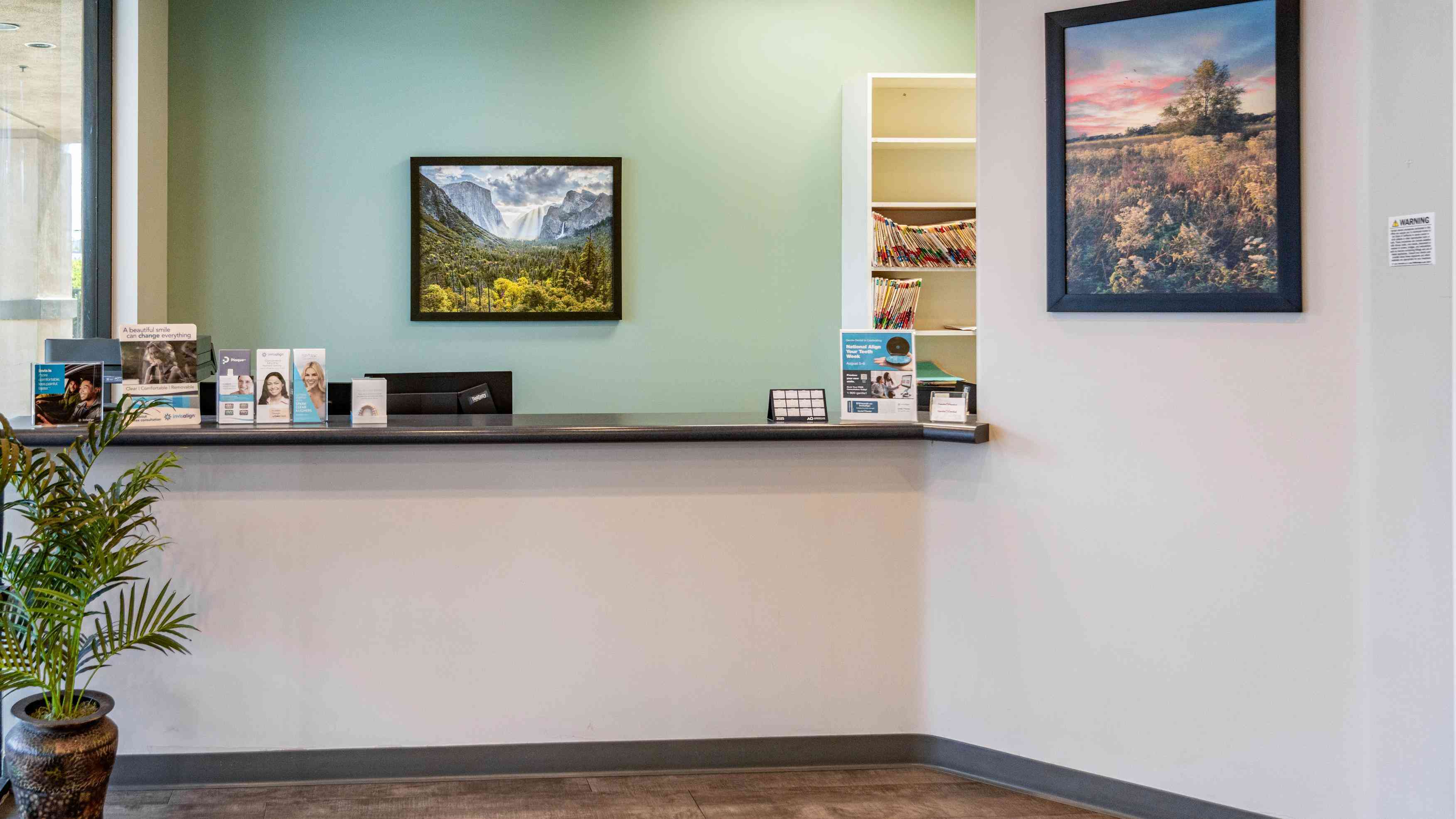 dental-clinic-reception-area_Gentle-Dental-Norco (1)