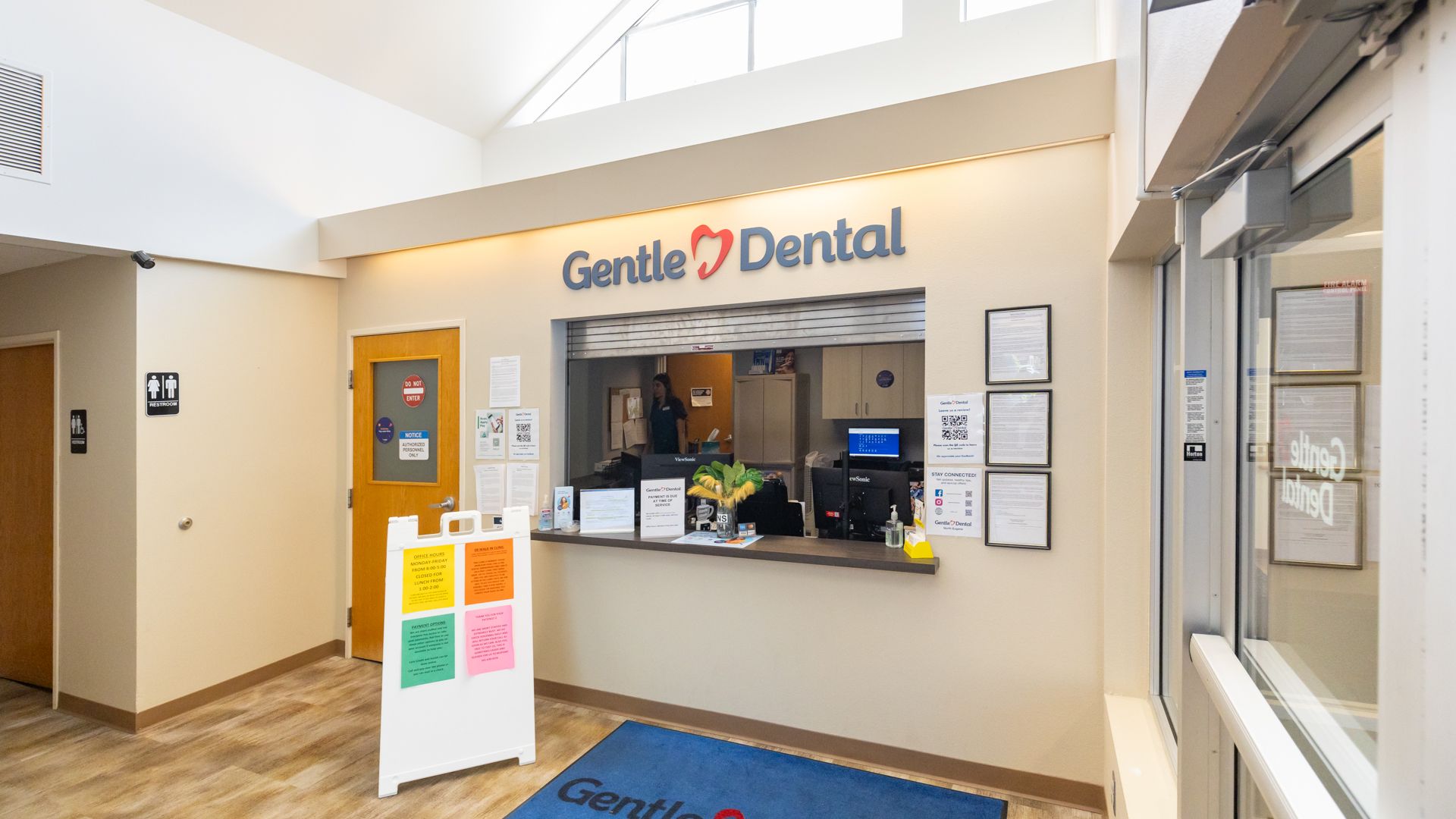 dental-clinic-reception-area_Gentle-Dental-North-Eugene