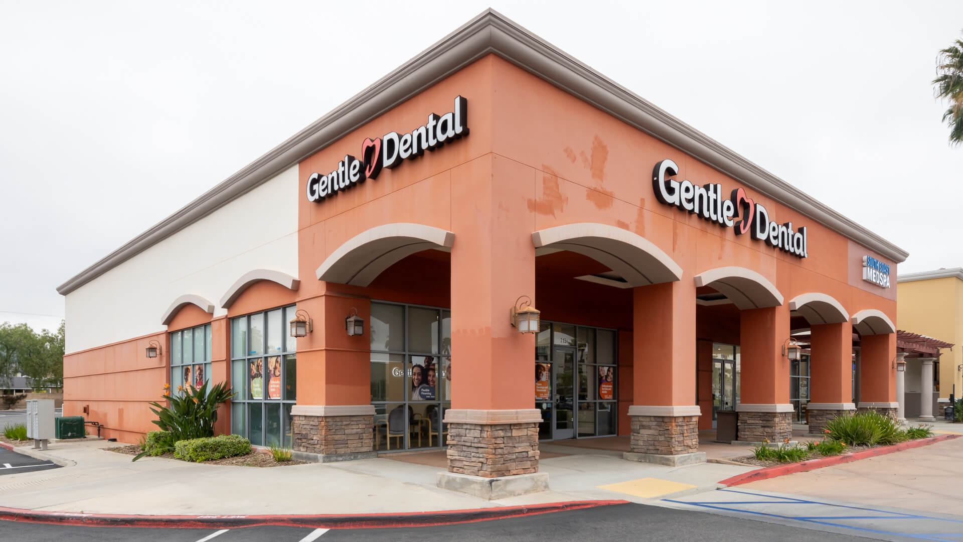 dental-office-entrance_Gentle-Dental-Brea(1)