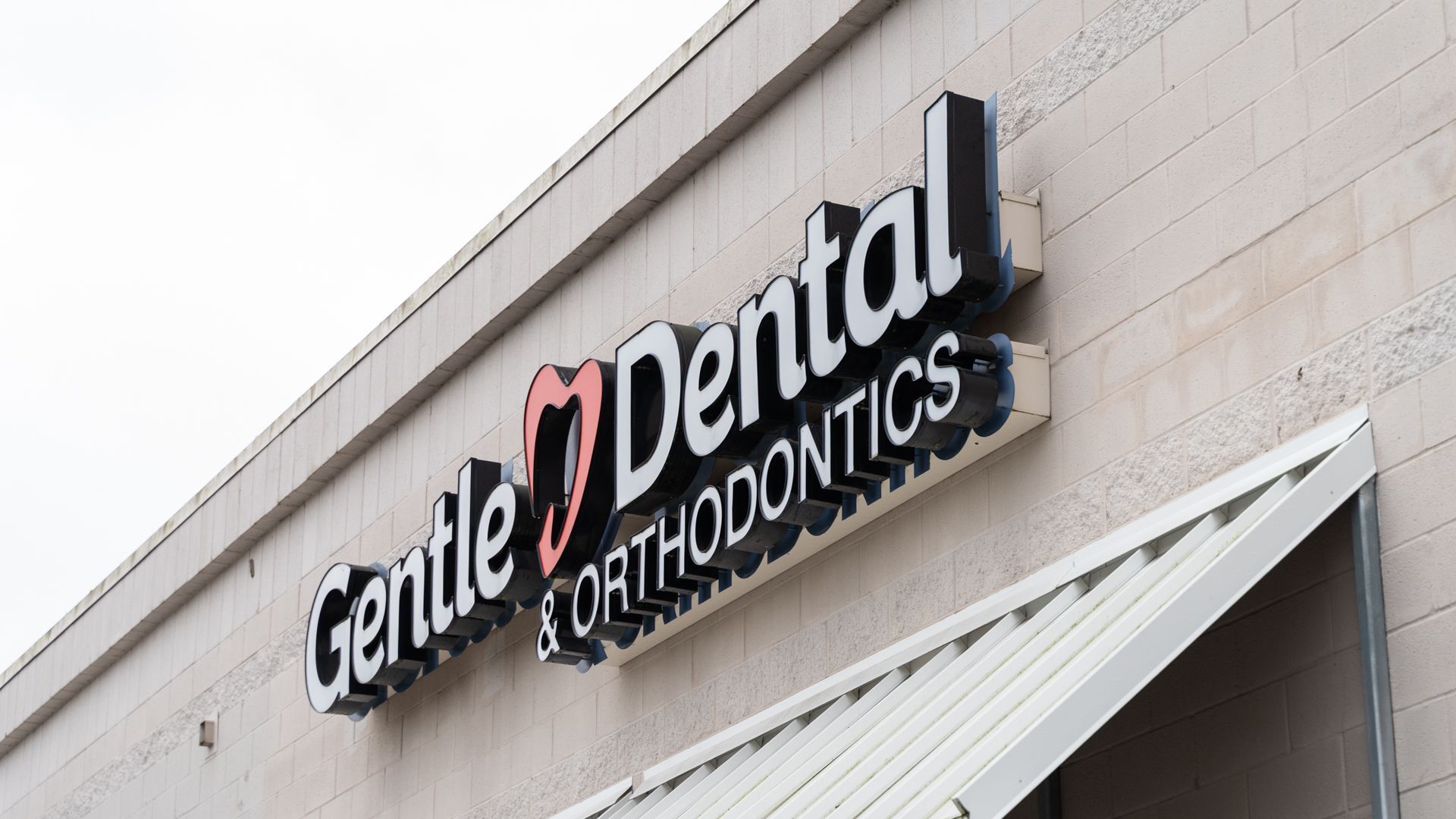 dental-office-front-signage_Gentle-Dental-Salmon-Creek