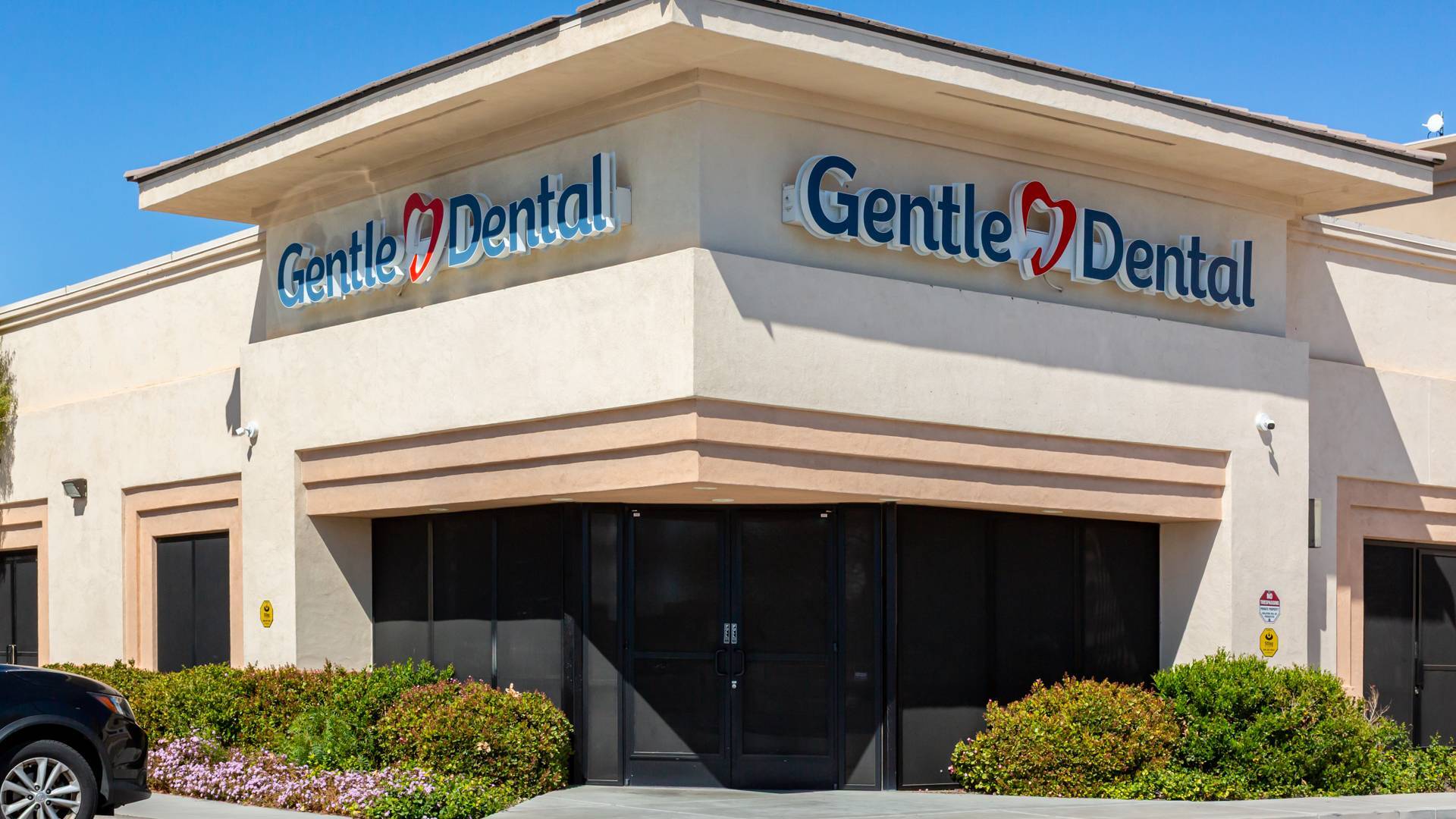 dental-office-front-signage_Gentle-Dental-Spanish-Trail(1)