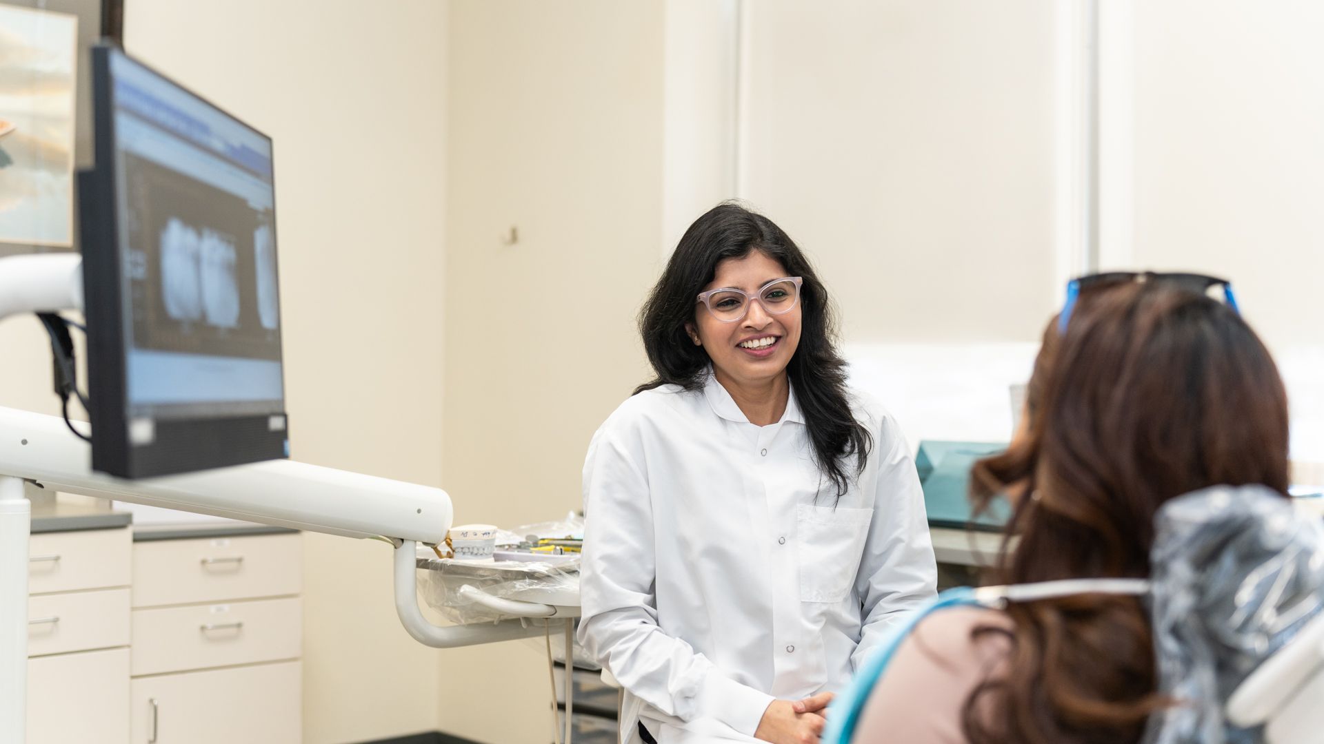 general-dentist-action-shot_Gentle-Dental-North-Meridian