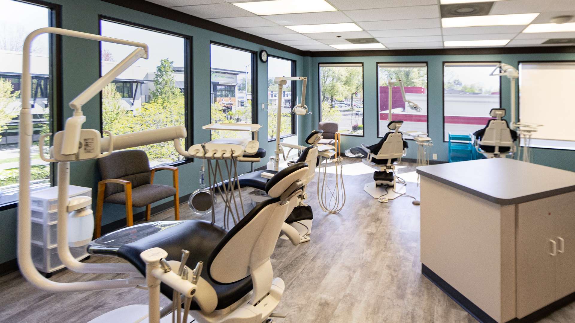 local-dentist-modern-dental-treatment-room_Gentle-Dental-Valley-River(1)