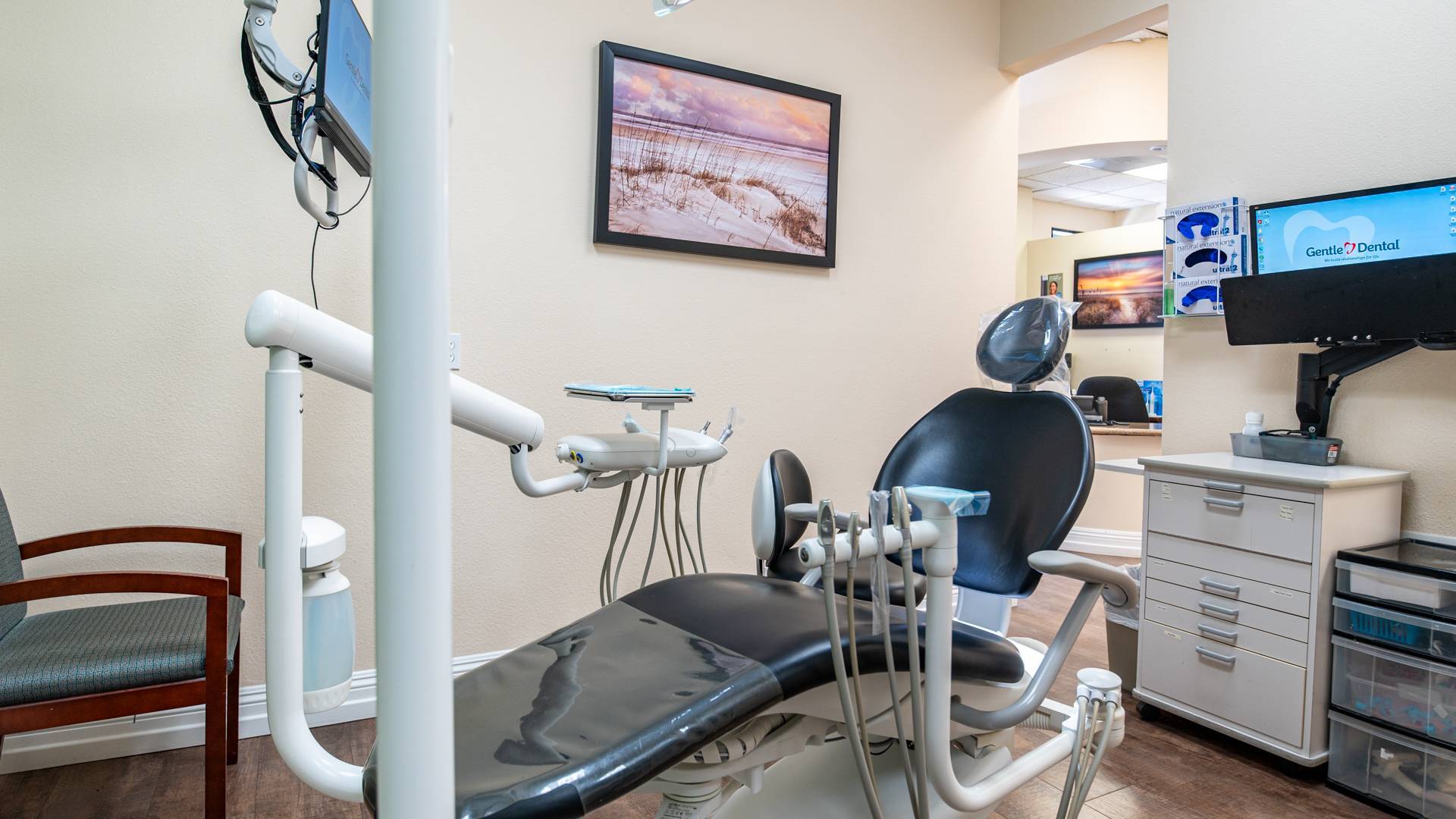 local-dentist-modern-dental-treatment-room_Gentle-Dental-Vista