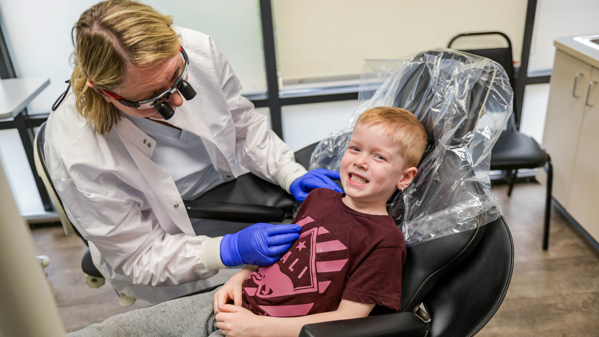 pediatric-dentist-action-shot_